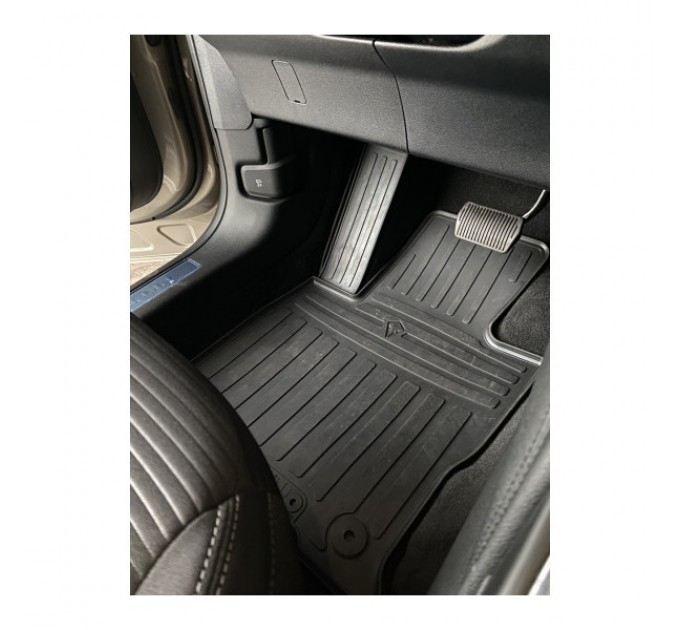 Ford Kuga III (2019-…) комплект ковриков с 4 штук (Stingray), цена: 1 690 грн.