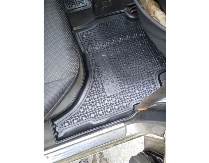 Автомобільні килимки в салон Mitsubishi L200 Double Cab 1996-2006 (AVTO-Gumm), ціна: 1 716 грн.