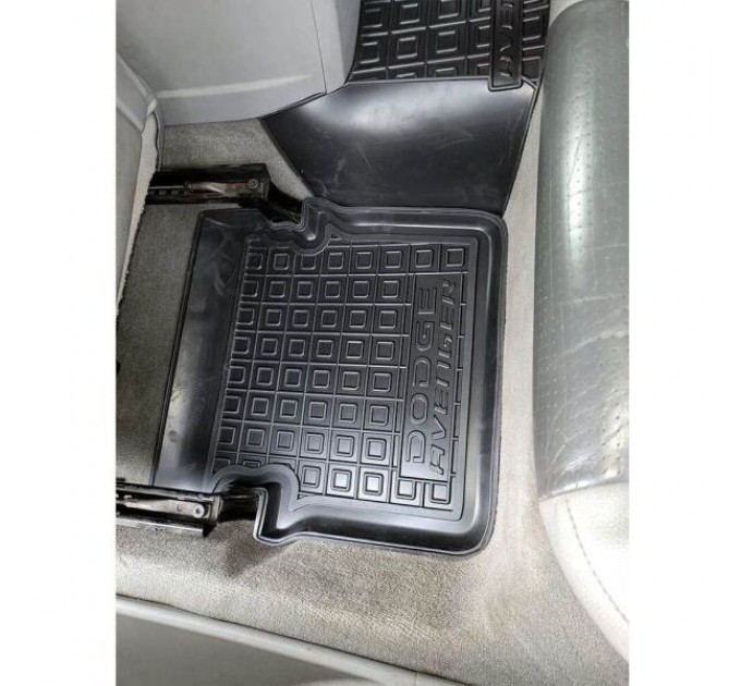 Автомобільні килимки в салон Dodge Avenger 2007- (AVTO-Gumm), ціна: 1 652 грн.