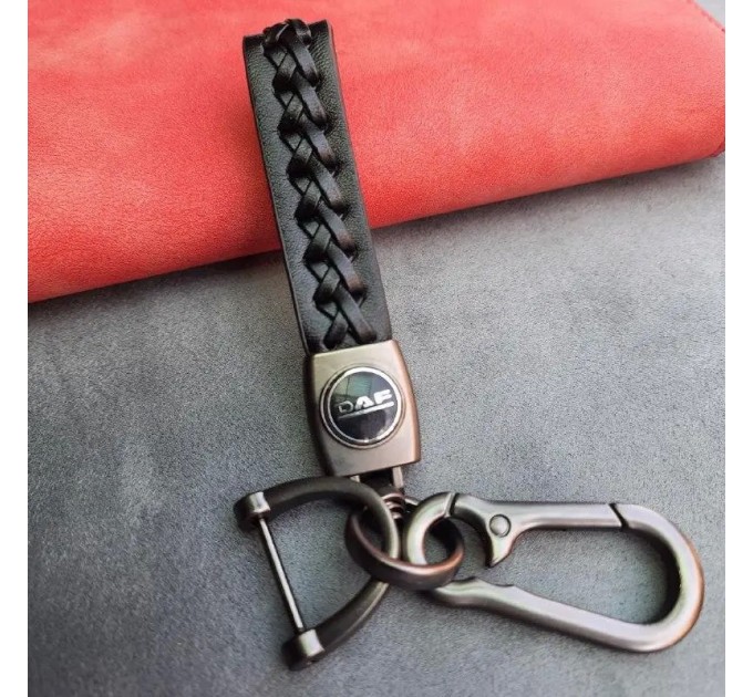 Брелок для ключів плетений з карабіном DAF з викруткою, ціна: 173 грн.