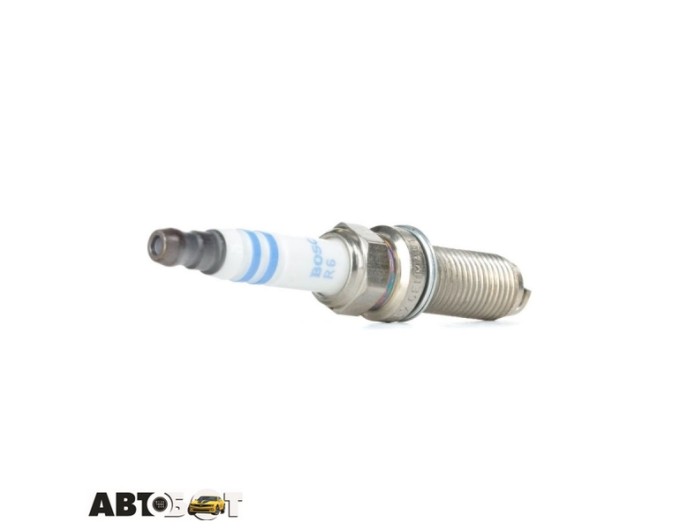 Свеча зажигания Bosch 0 242 140 557, цена: 860 грн.